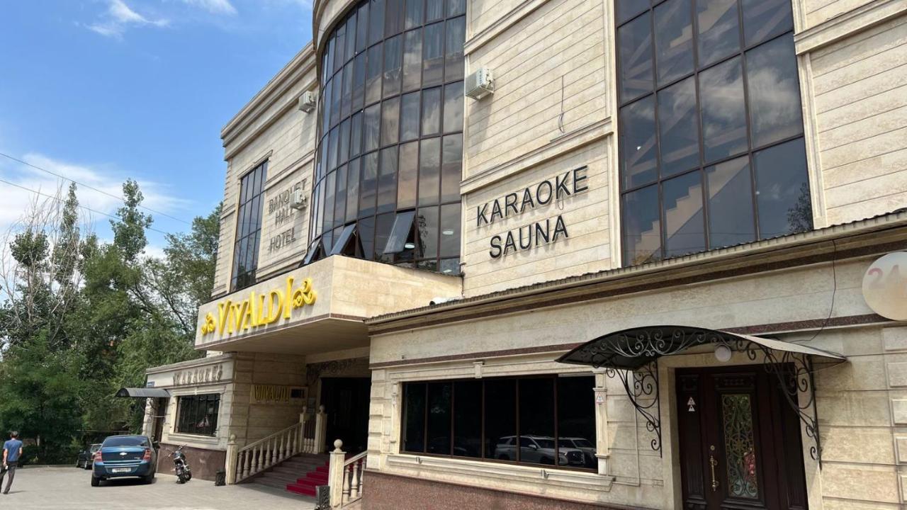 Hotel Vivaldis Алма Ата Екстериор снимка
