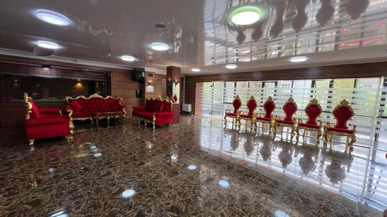 Hotel Vivaldis Алма Ата Екстериор снимка