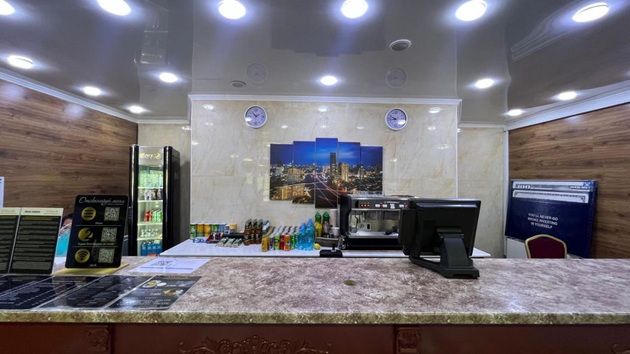 Hotel Vivaldis Алма Ата Екстериор снимка