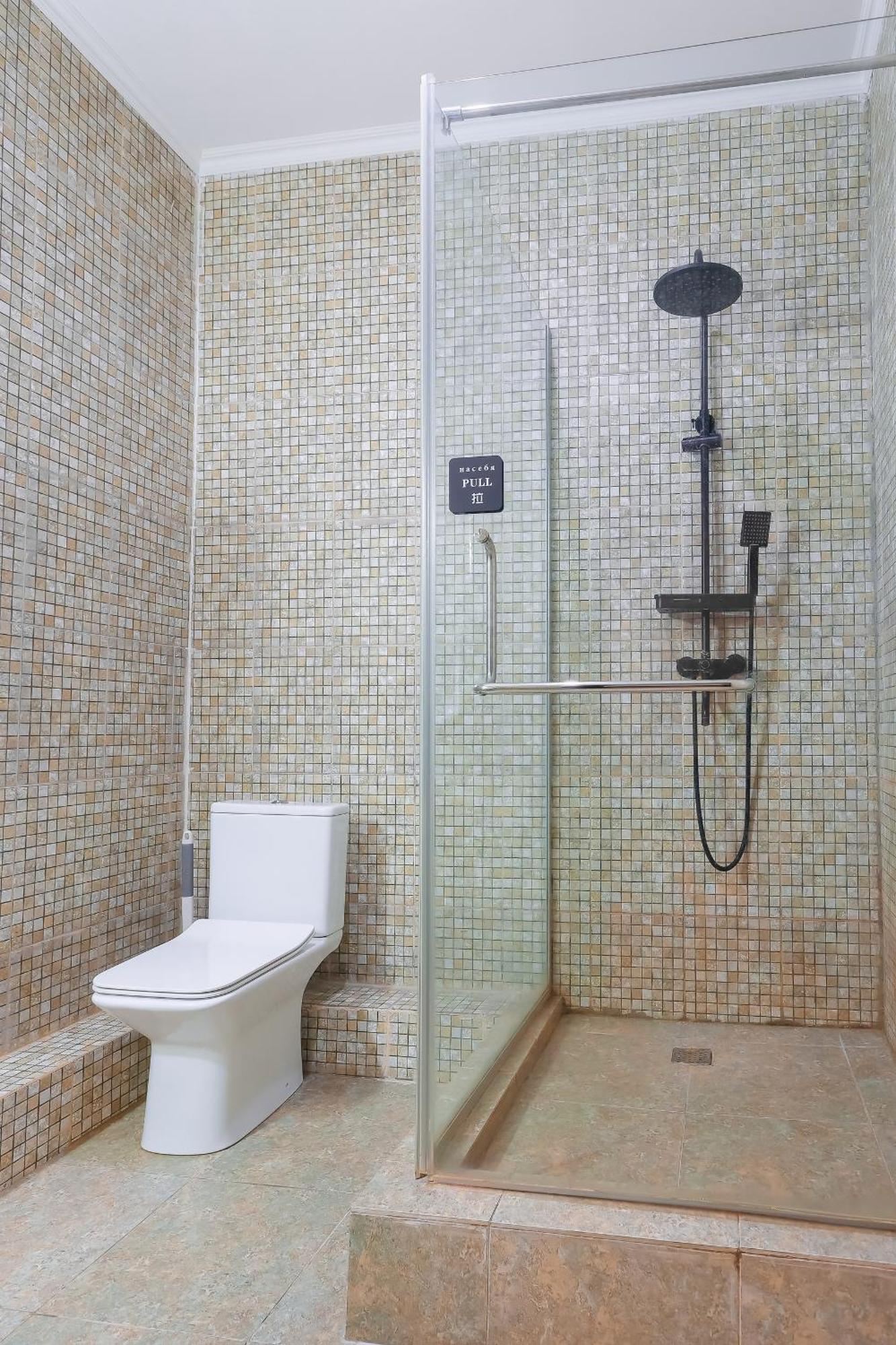 Hotel Vivaldis Алма Ата Екстериор снимка